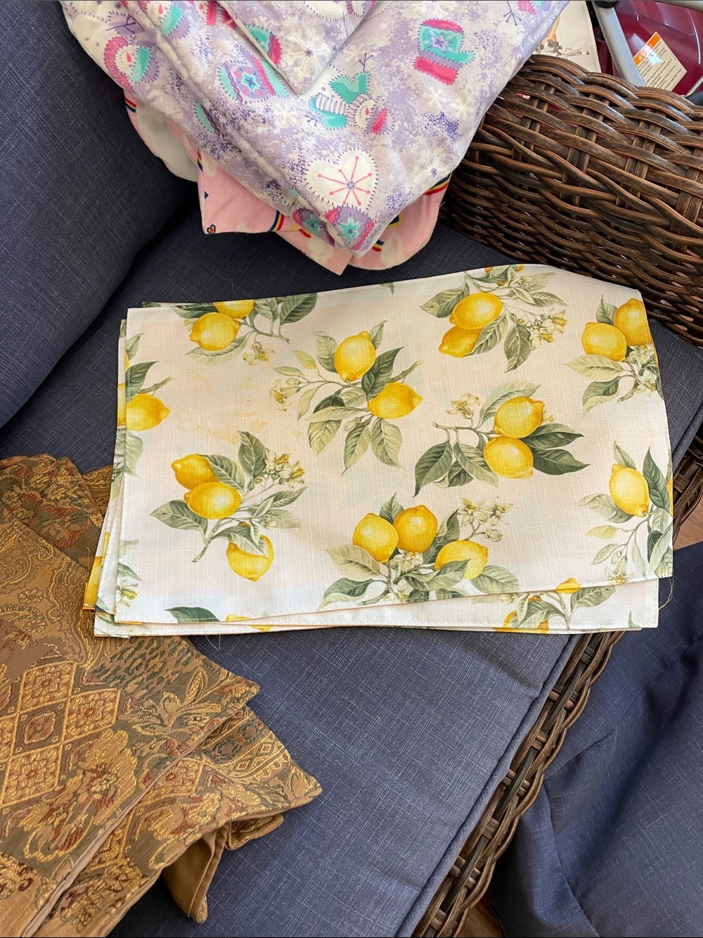 4 Home Collection Lemon Print placemats in Yellow and Green